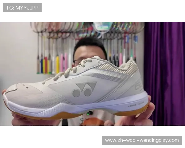 羽毛球球鞋重量 羽毛球球鞋重量